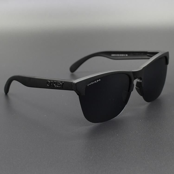 オークリー正面デザイン